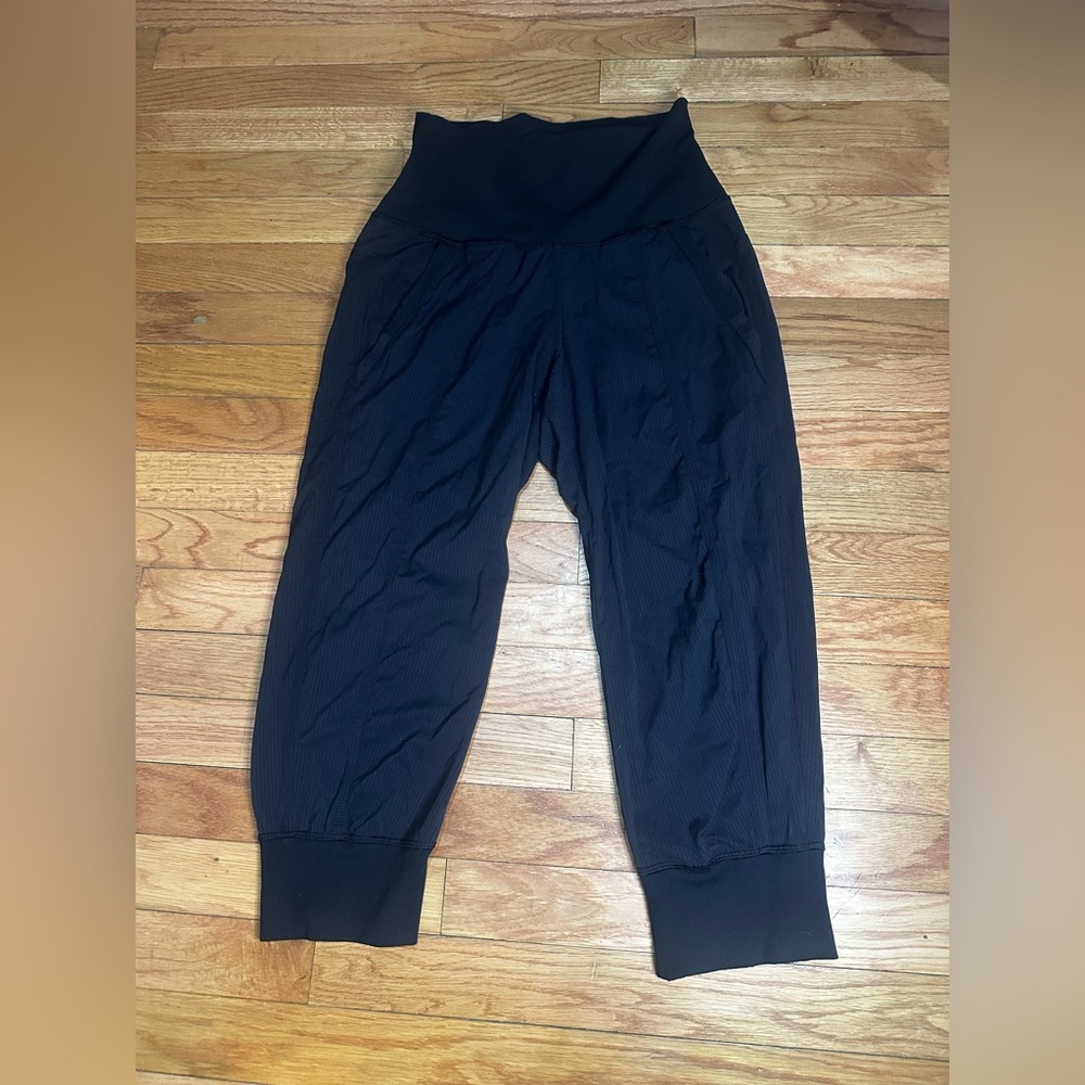 Lululemon Athletica Flux‎ Black Cropped Joggers Dance Studio Sz 4